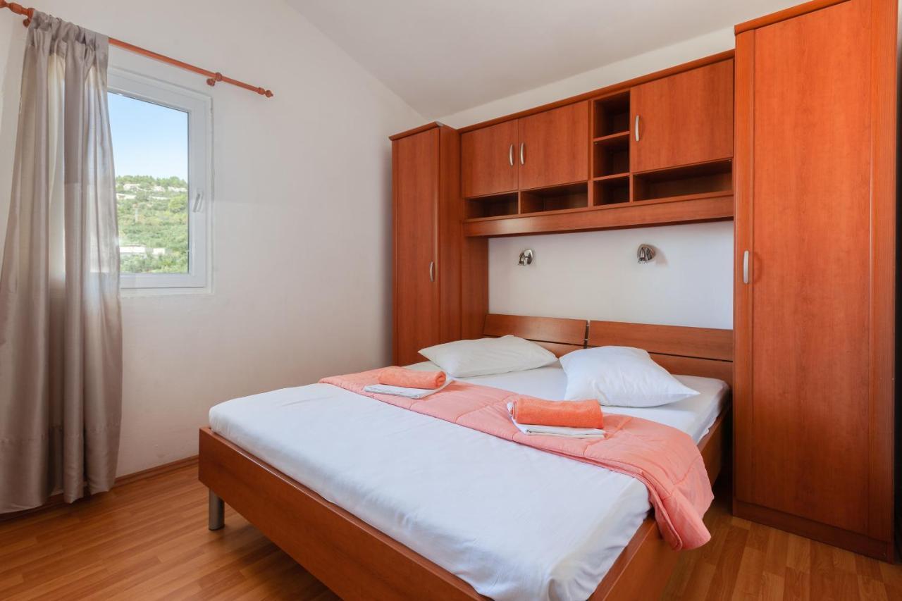 Apartments By The Sea Igrane, Makarska - 310 מראה חיצוני תמונה