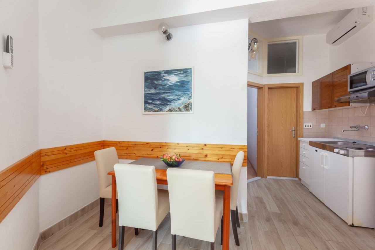 Apartments By The Sea Igrane, Makarska - 310 מראה חיצוני תמונה